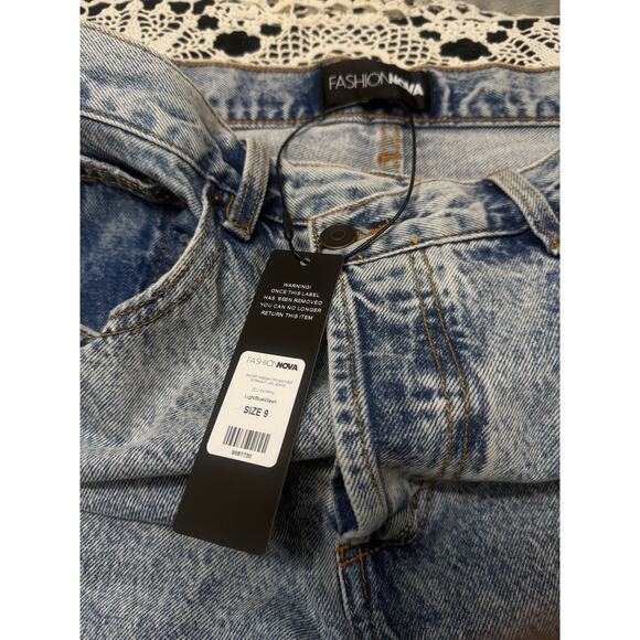 Fashion Nova Straight-Leg Washed Jeans – Size 9 – Blue – 091 - Picture 2 of 5